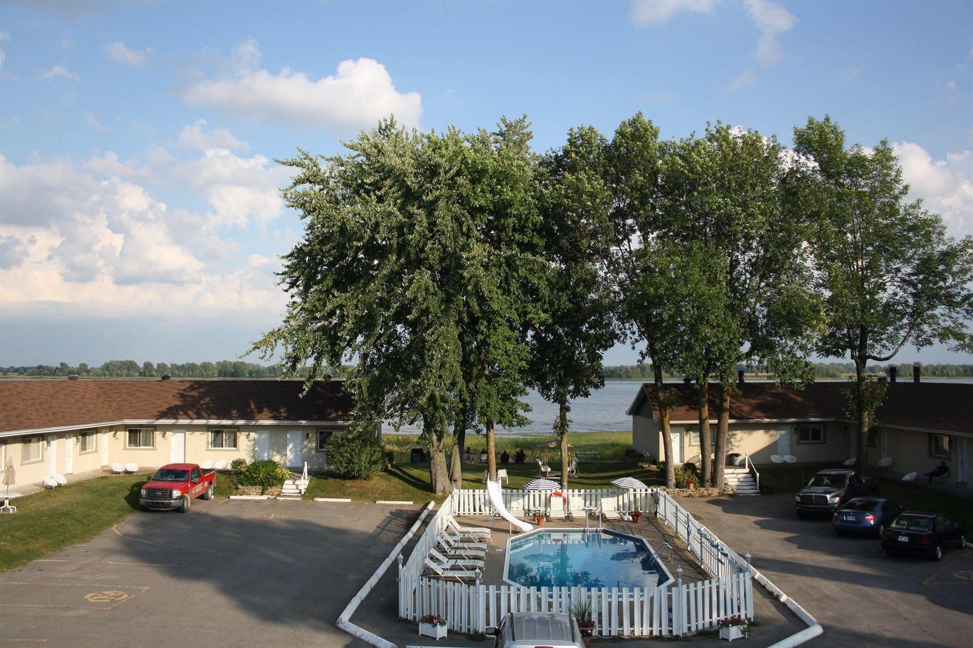 Au Doc Motel Репантиньи Экстерьер фото