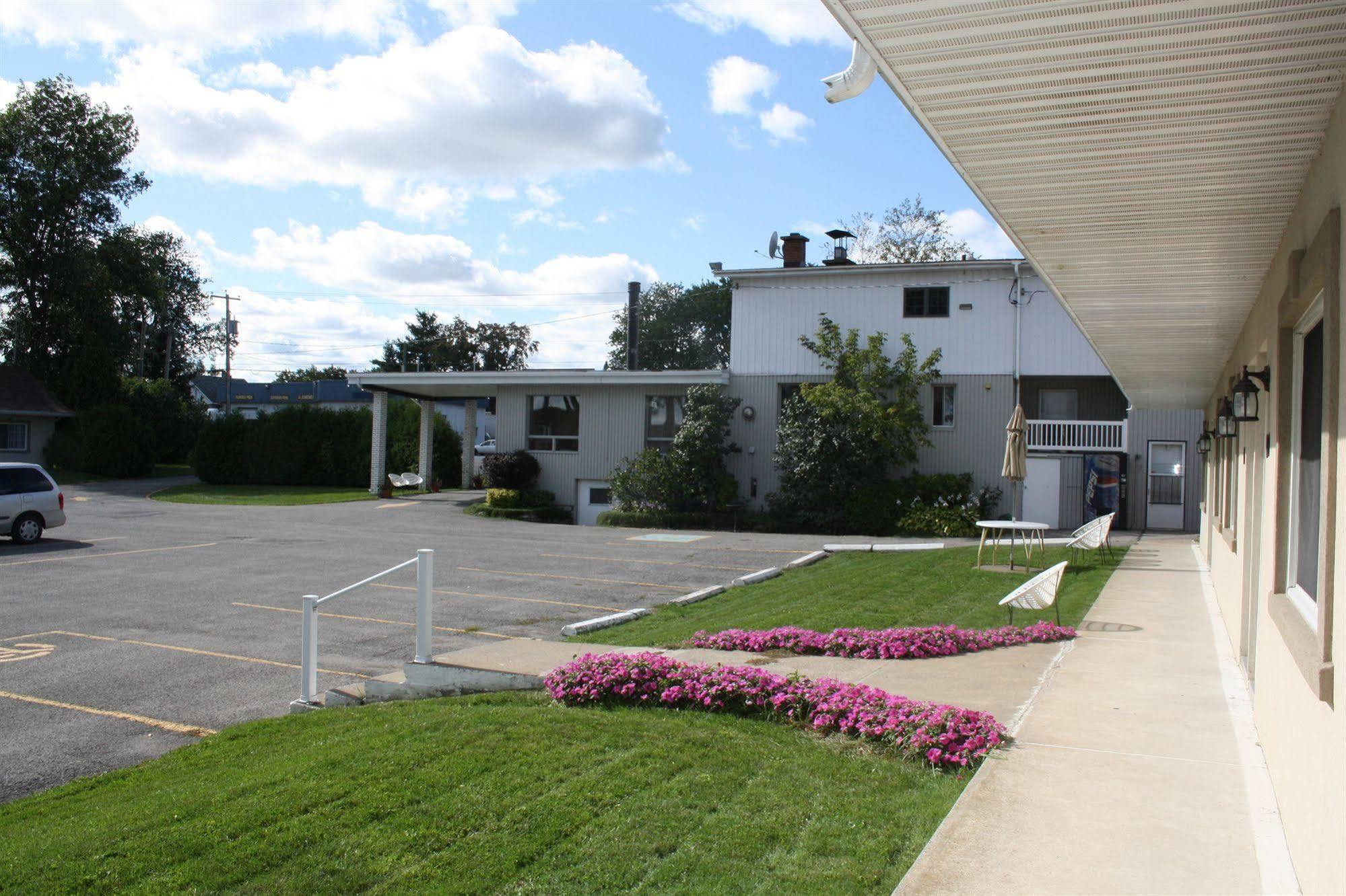Au Doc Motel Репантиньи Экстерьер фото