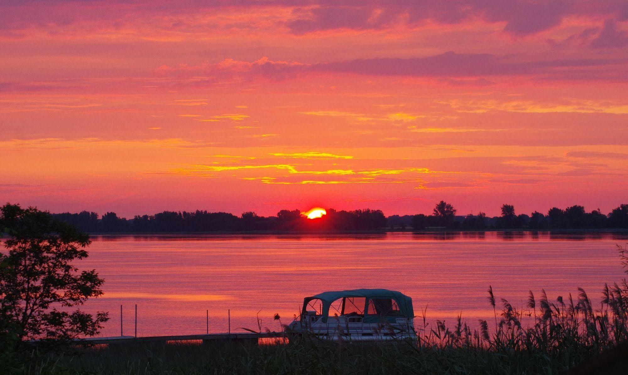 Au Doc Motel Репантиньи Экстерьер фото
